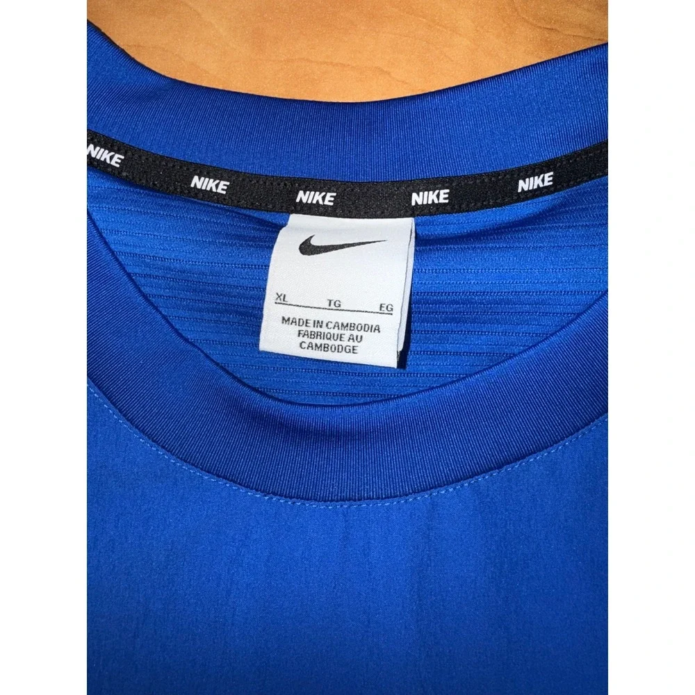 Nike Dri-FIT Mens XL Royal Blue Long Sleeve Training Shirt Ribbed Panels